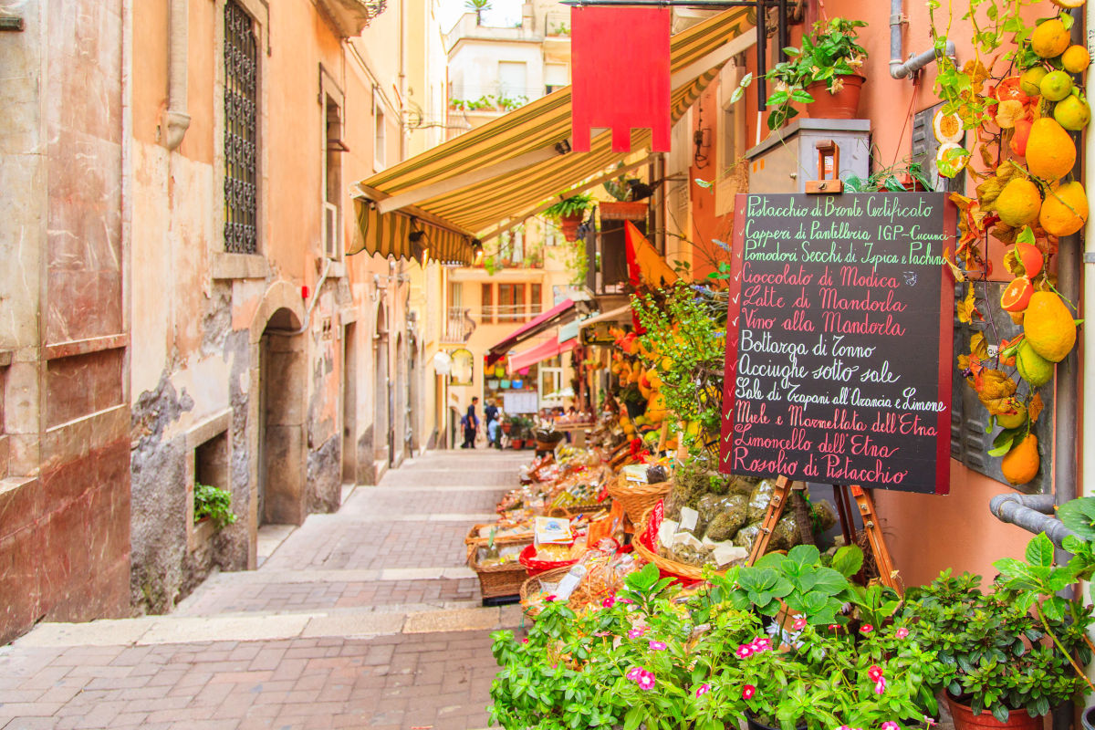 La Sicilia e le sue tante specialità enogastronomiche Tra novità e conferme le tendenze: mare Made in Italy Emirati e America