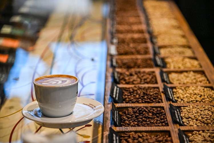 Con l&rsquo;espresso in fascia rossa torna la moka, ma di alta gamma