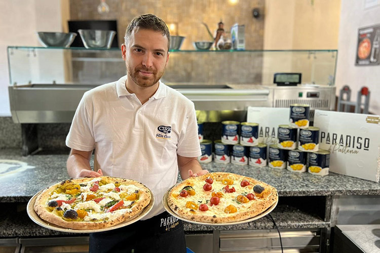 Simone Ianniello Per Simone Ianniello la pizza è “sacra”: «Il pomodoro è fondamentale»