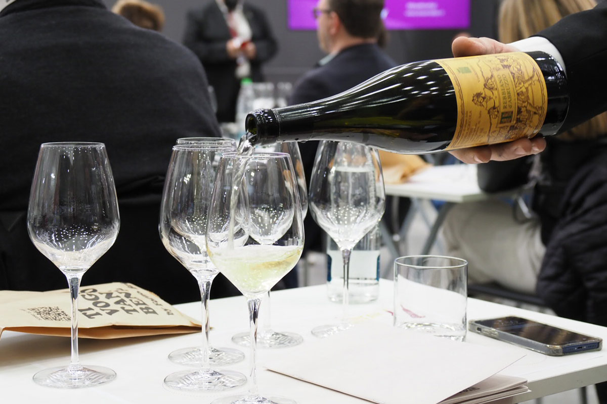 Slow Wine Fair (immagine dell'edizione 2022) Torna a Bologna &ldquo;Slow Wine Fair&rdquo; la fiera del vino buono pulito e giusto