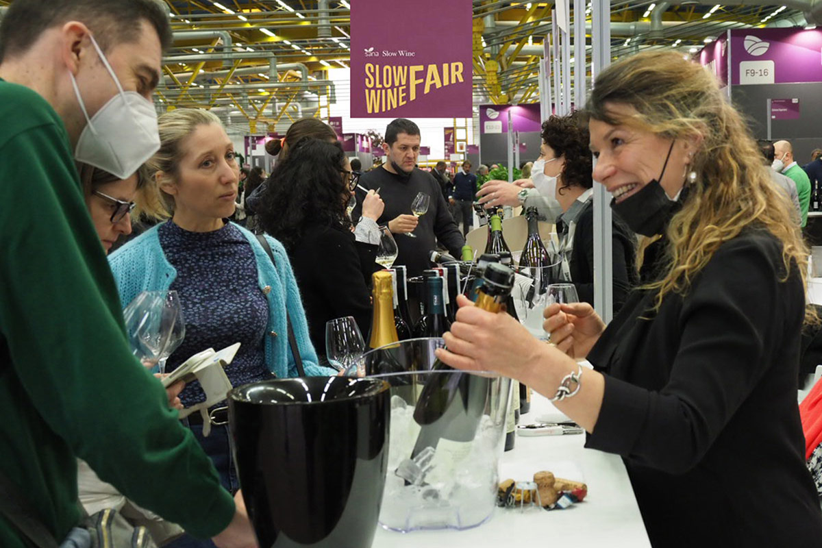 Slow Wine Fair (immagine dell'edizione 2022) Torna a Bologna &ldquo;Slow Wine Fair&rdquo; la fiera del vino buono pulito e giusto