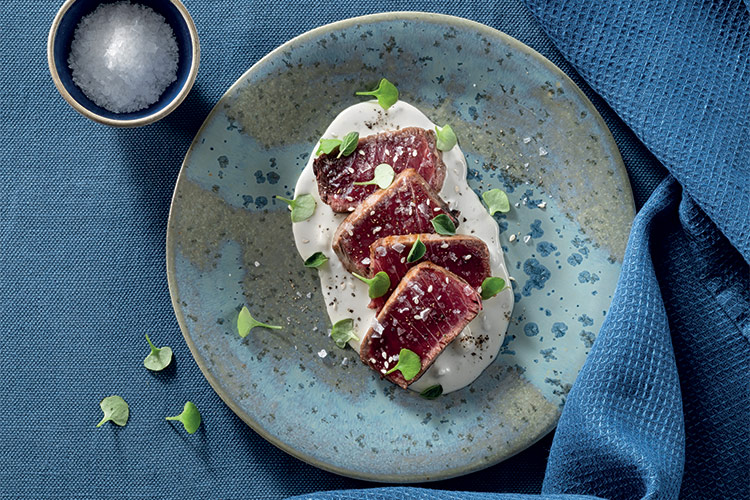 Tagliata di tonno fonduta di Gorgonzola Dop e germogli
