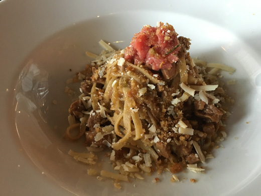 Tagliatelle di puccia alla genovese di manzo del proprio maso, con veli di ricotta pugliese stagionata in grotta