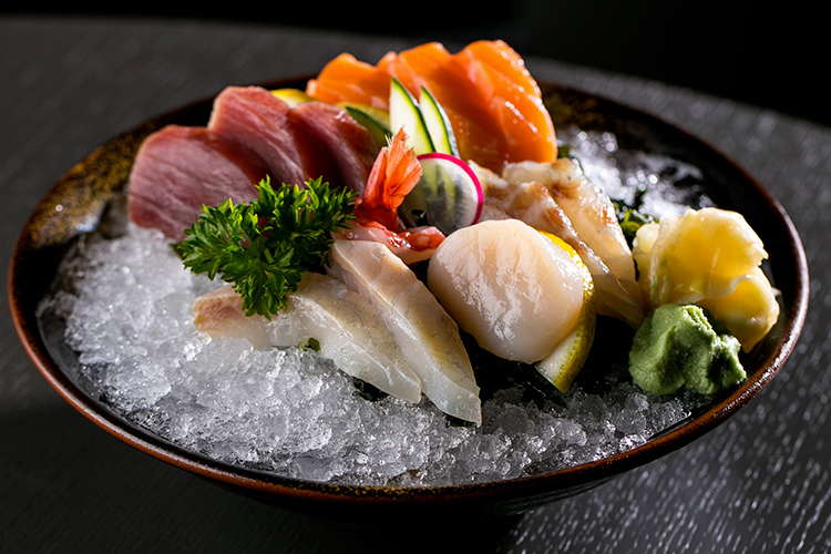 Autentica tradizione giapponese con particolare attenzione a sushi e sashimi - Taki, cultura giapponese a tavola ora da degustare anche in giardino