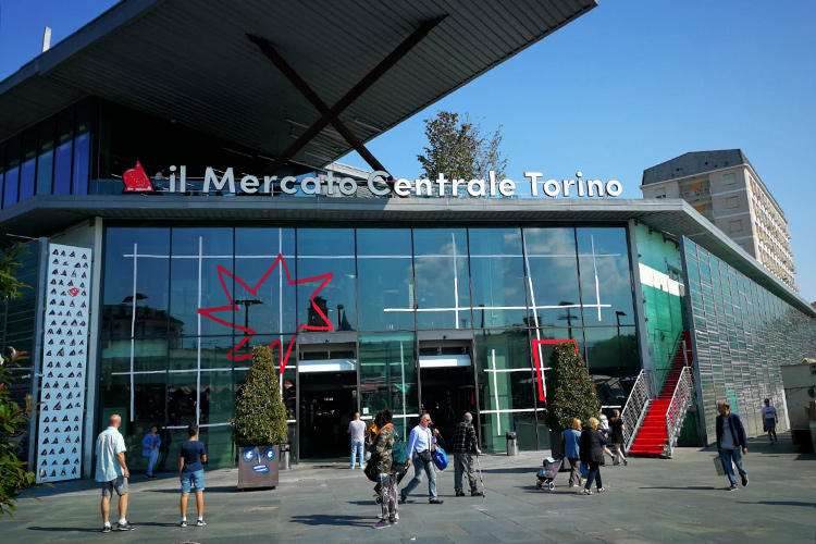 Il Mercato Centrale di Torino, una vetrina dell'artigianato alimentare (Torino, citt&agrave; gastronomica Chef star e tour al Mercato Centrale)