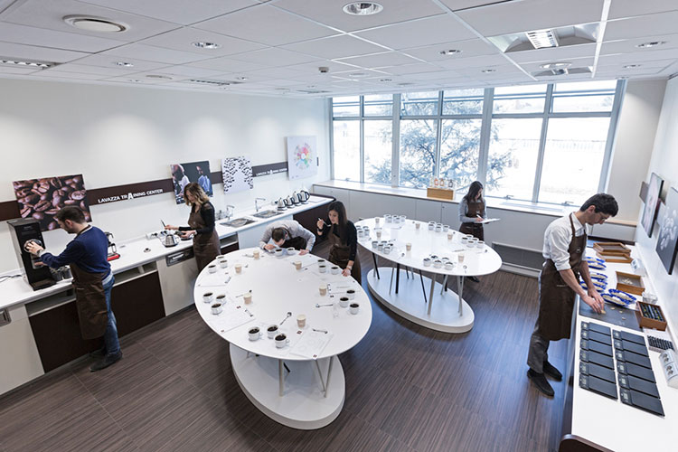 (Training Center Lavazza Inaugura la prima sala Q-Grader d'Italia)