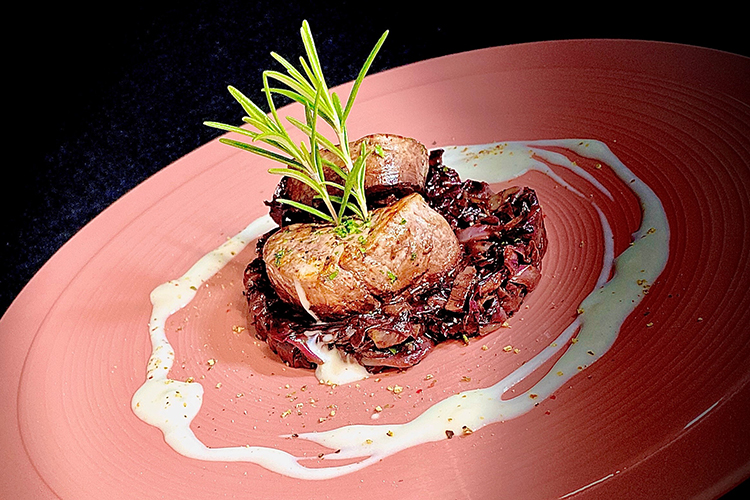 Filetto di maiale con radicchio di Chioggia sfumato al Lagrein