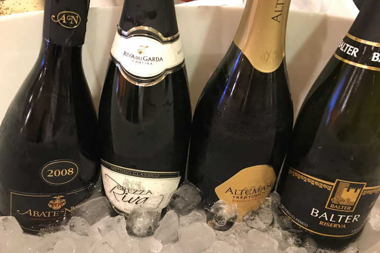 (Trento Doc, Bollicine sulla citt&agrave; Inaugurazione spumeggiante)