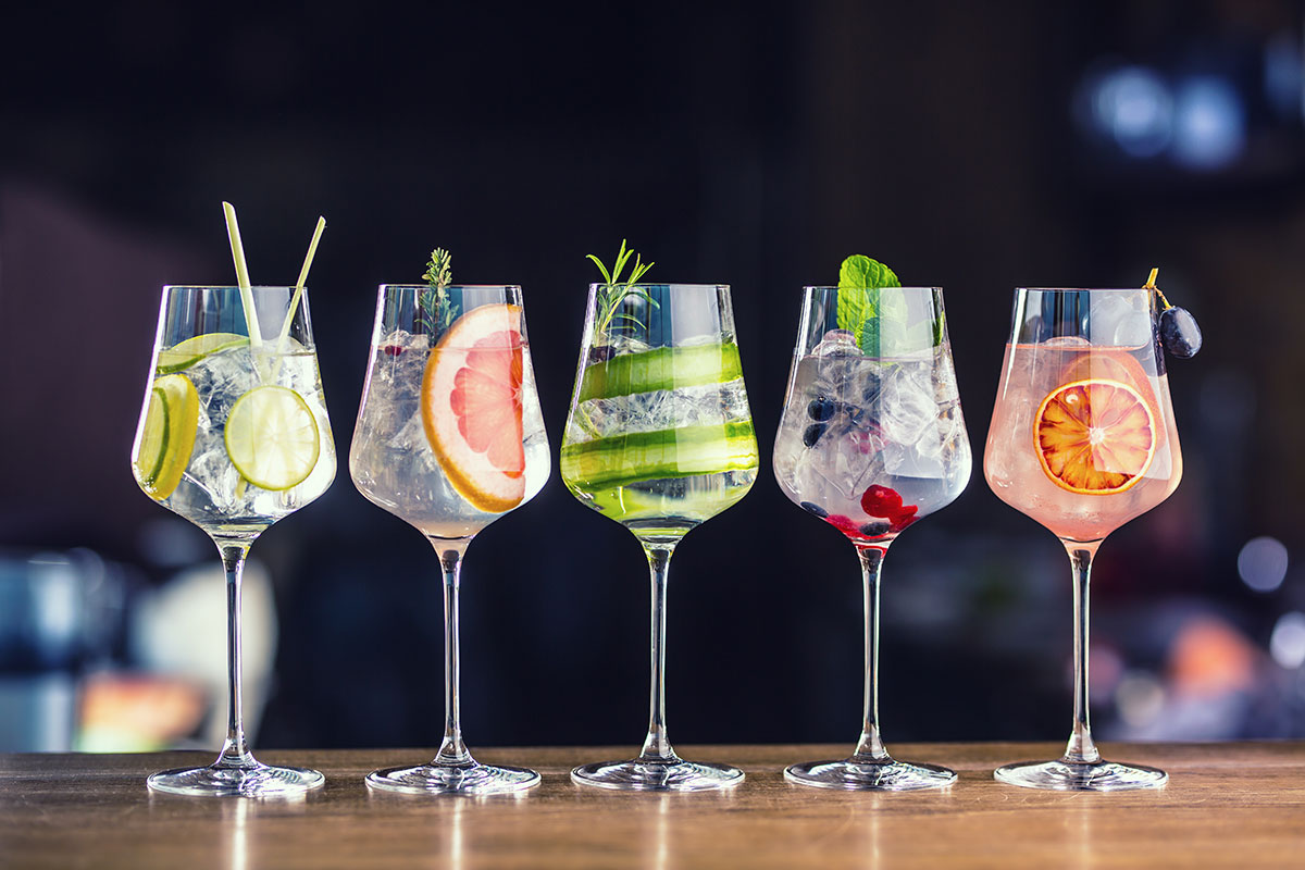 Tutti pazzi per il gin, liscio o miscelato nei cocktail