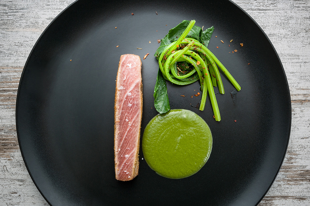 Ventresca di tonno rosso e bietoline aromatizzate al wasabi in due consistenze In cucina alla scoperta del menu di Pasqua