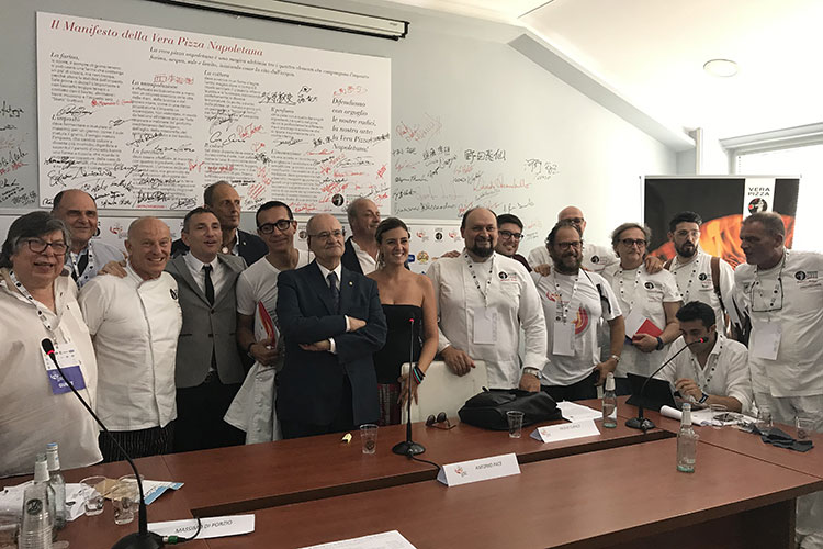 Il nuovo manifesto firmato dai pizzaioli (Verace Pizza Napoletana Innovazione nel nuovo manifesto)