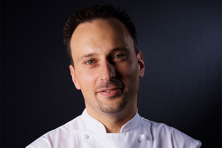 Sincero, caparbio, affidabile Emanuele Mazzella si racconta Sincero, caparbio, affidabile Emanuele Mazzella si racconta