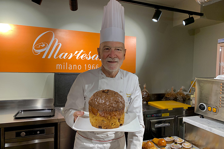 Vincenzo Santoro con la novità gianduia, nocciola delle Langhe Igp, e mandarino di Sicilia La ricorrenza si alimenta di quotidianità