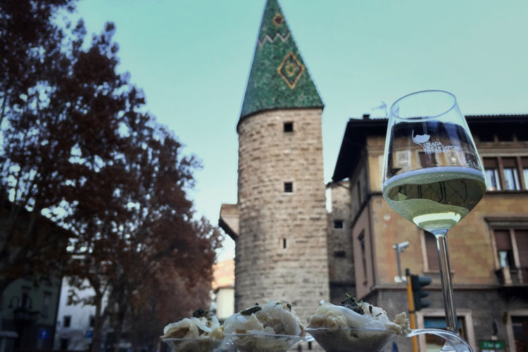 Vino, dimore storiche e cinema Una giornata alla scoperta di Trento