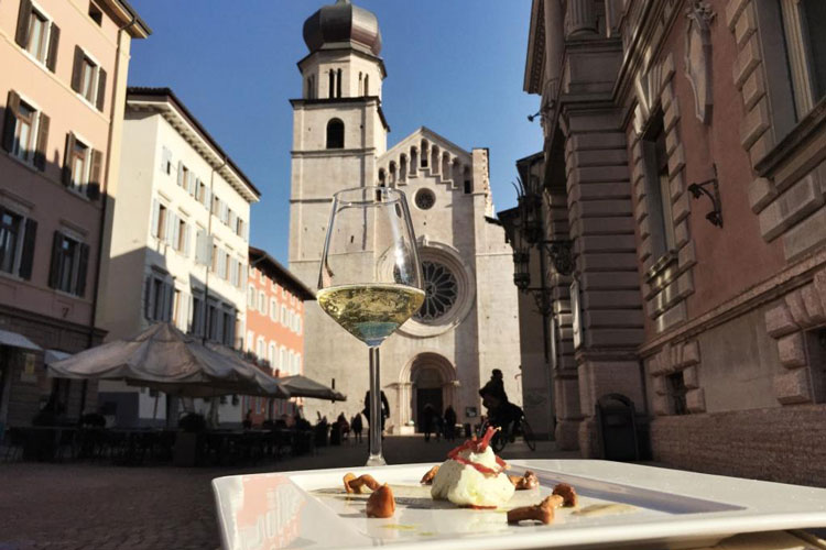 Vino, dimore storiche e cinema Una giornata alla scoperta di Trento