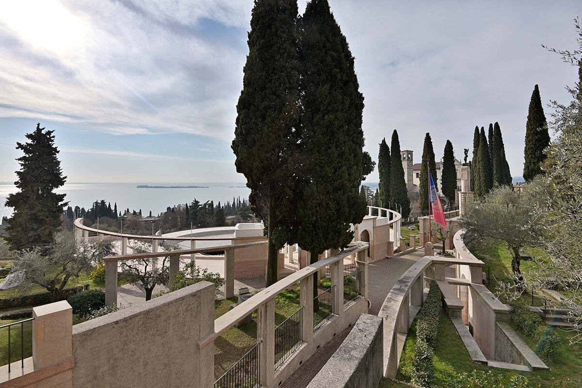 &Egrave; stato eretto tra il 1921 e il 1938 Nei panni di Gabriele d&rsquo;Annunzio: alla scoperta de Il Vittoriale