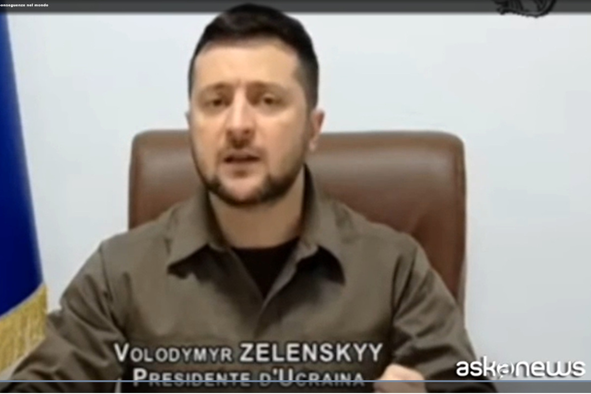 Il presidente dell'Ucraina Volodymyr Zelensky in collegamento video col Parlamento italiano Mais e grano dall'Ucraina, Zelensky: “Con le bombe impossibile coltivare”