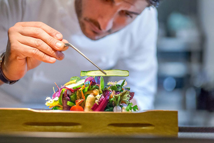 Andrea Aprea. Fonte Vun Park Hyatt Milano Aprea lascia il Park Hyatt Milano «Aprirò un mio ristorante»