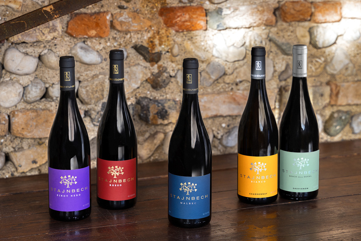 Stajnbech, “Coltiviamo Armonie”: filosofia green e familiare nella terra del Refosco