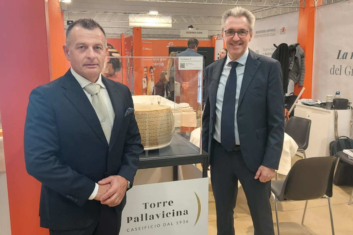 Grana Padano Dop: a B2Cheese la prima forma tracciata in Blockchain