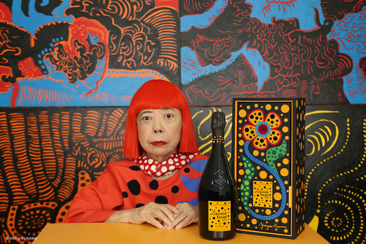 Yayoi Kusama per La Grande Dame 2012. Foto: YAYOI KUSAMA Veuve Clicquot e l’artista Yayoi Kusama per la Grande Dame