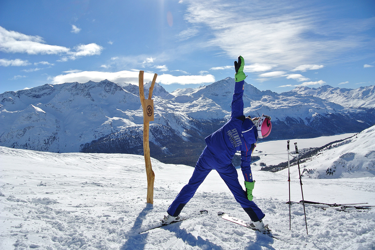 Yoga sulla neve sulla pista Paradiso del Corviglia Crediti: Engadin St. Moritz AG  Foto: Nick Nussbaum 