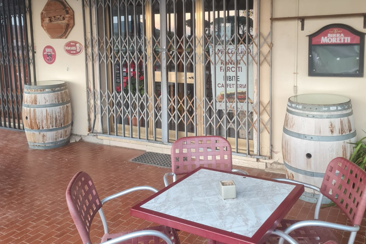 Dopo il successo di Lucio Corsi a Sanremo, è boom di prenotazioni nel ristorante della nonna Dopo il successo di Lucio Corsi a Sanremo, è boom di prenotazioni nel ristorante della nonna