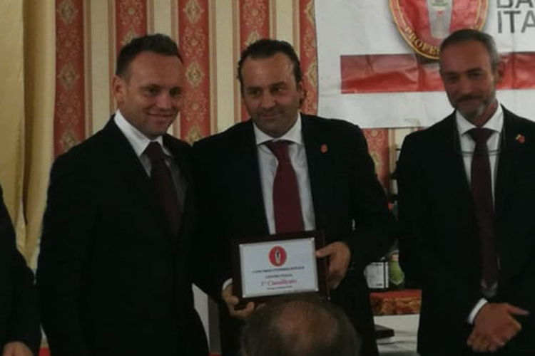 Alessandro Bernardi, vicepresidente Abi Professional, Ugo Barbi, 1&deg; classificato, e Alessandro Bonventi, membro del Centro formazione Abi Professional e socio fondatore (Concorso Abi del Centro Italia Ugo Barbi vince con Passion Dream)