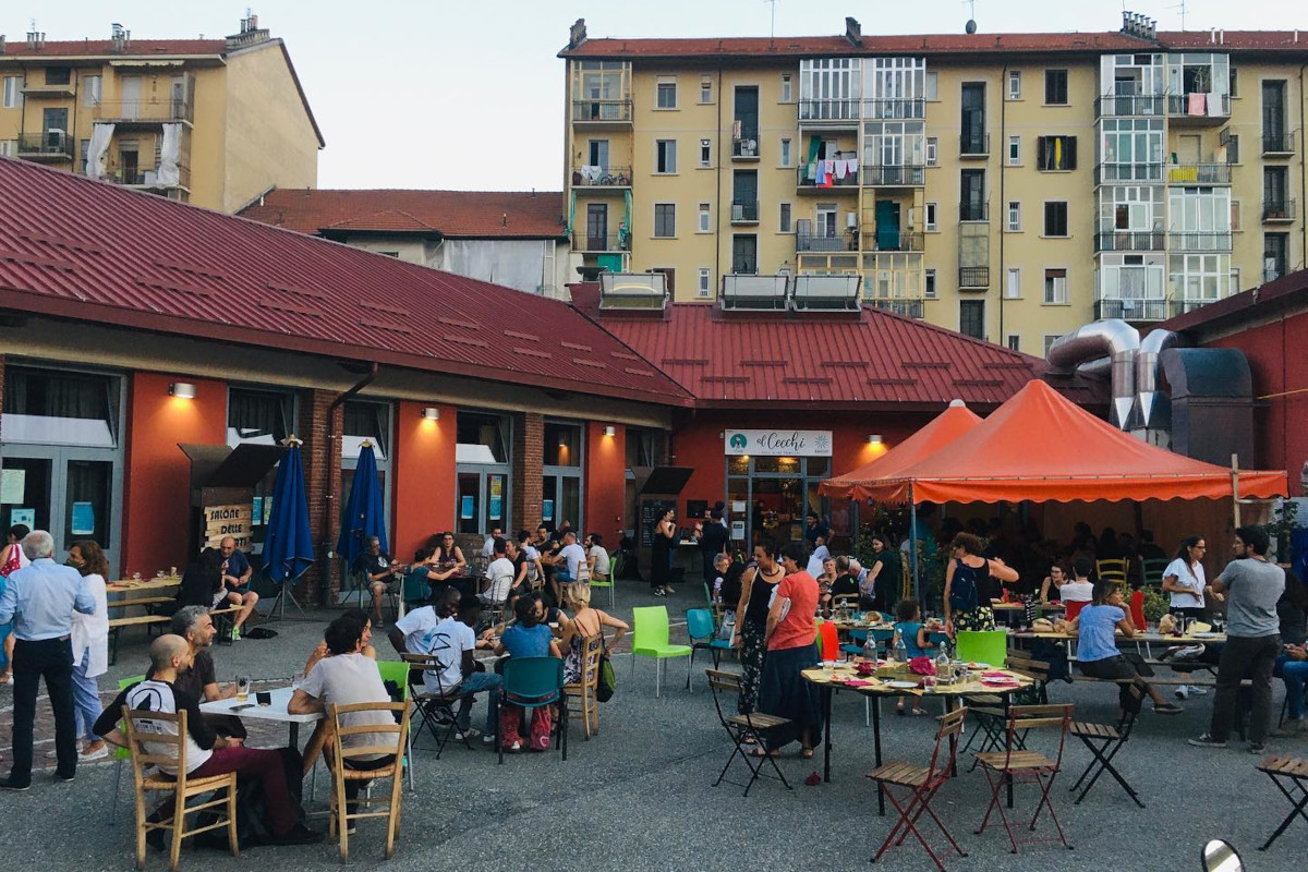 Nove caffetterie sociali a Torino: l’inclusione al bancone del bar