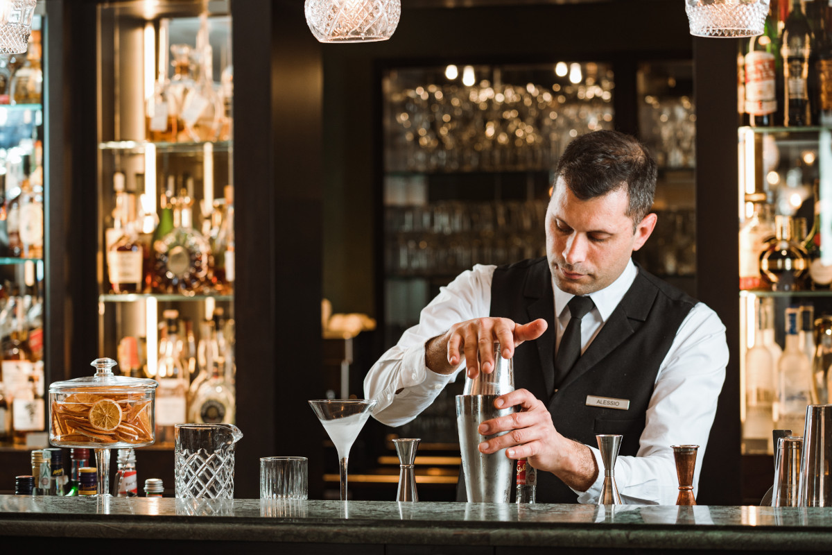 Alessio Mercuri, bartender del cocktail bar Flora 