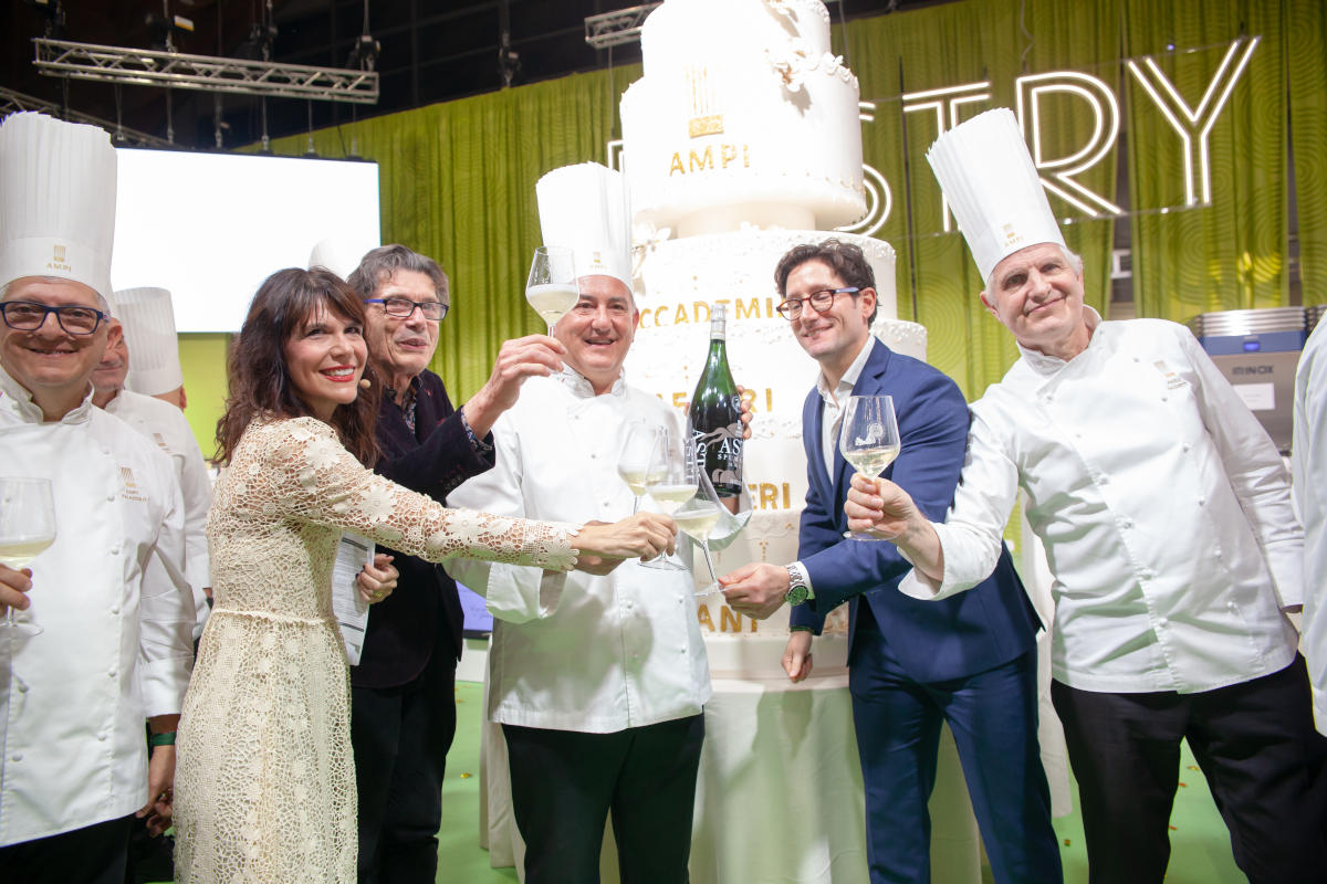 Ampi festeggia 30 anni al Sigep Ampi 30 anni (e non li dimostra) di grande pasticceria