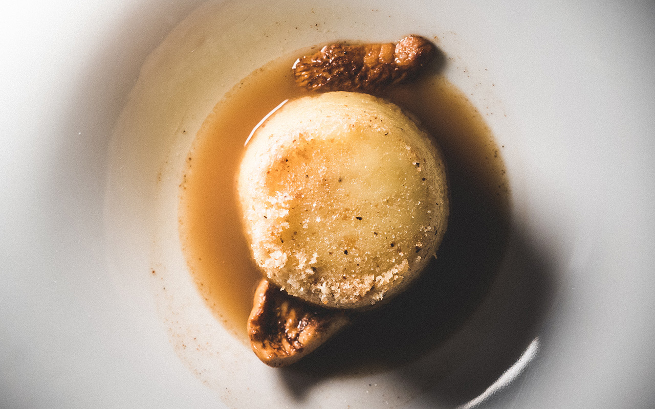 Flan di Grana Padano Dop 18 mesi, zuppetta di funghi, brodo affumicato Settimo appuntamento di &ldquo;Nati per stare Insieme&rdquo; da Umberto De Martino