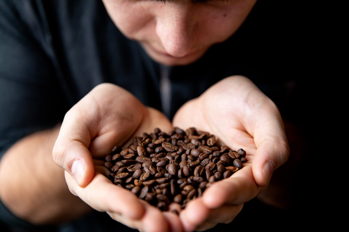 Per quanto riguarda la parte olfattiva, c’è un collegamento tra profumi e caffè Maestro sensoriale la nuova figura professionale sempre più richiesta nell’industria del caffè - da finire