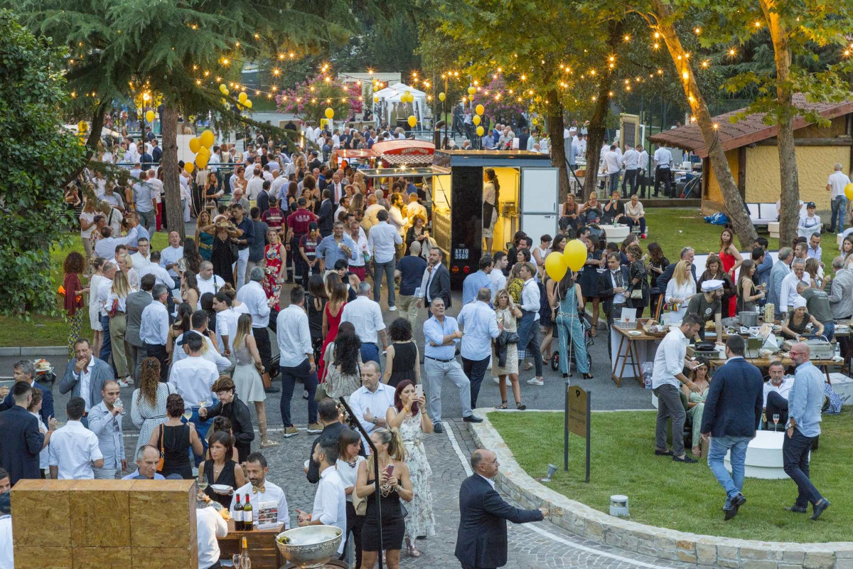 “Gli Artisti dello Streetfood” tornano alla Cantalupa di Da Vittorio