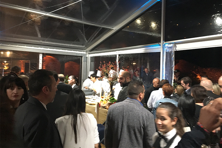 (Astino nel gusto non convince Difetti organizzativi e menu discutibile)