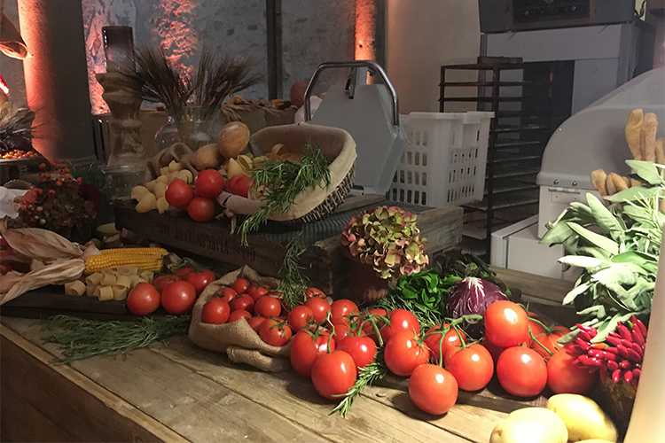 (Astino nel gusto non convince Difetti organizzativi e menu discutibile)