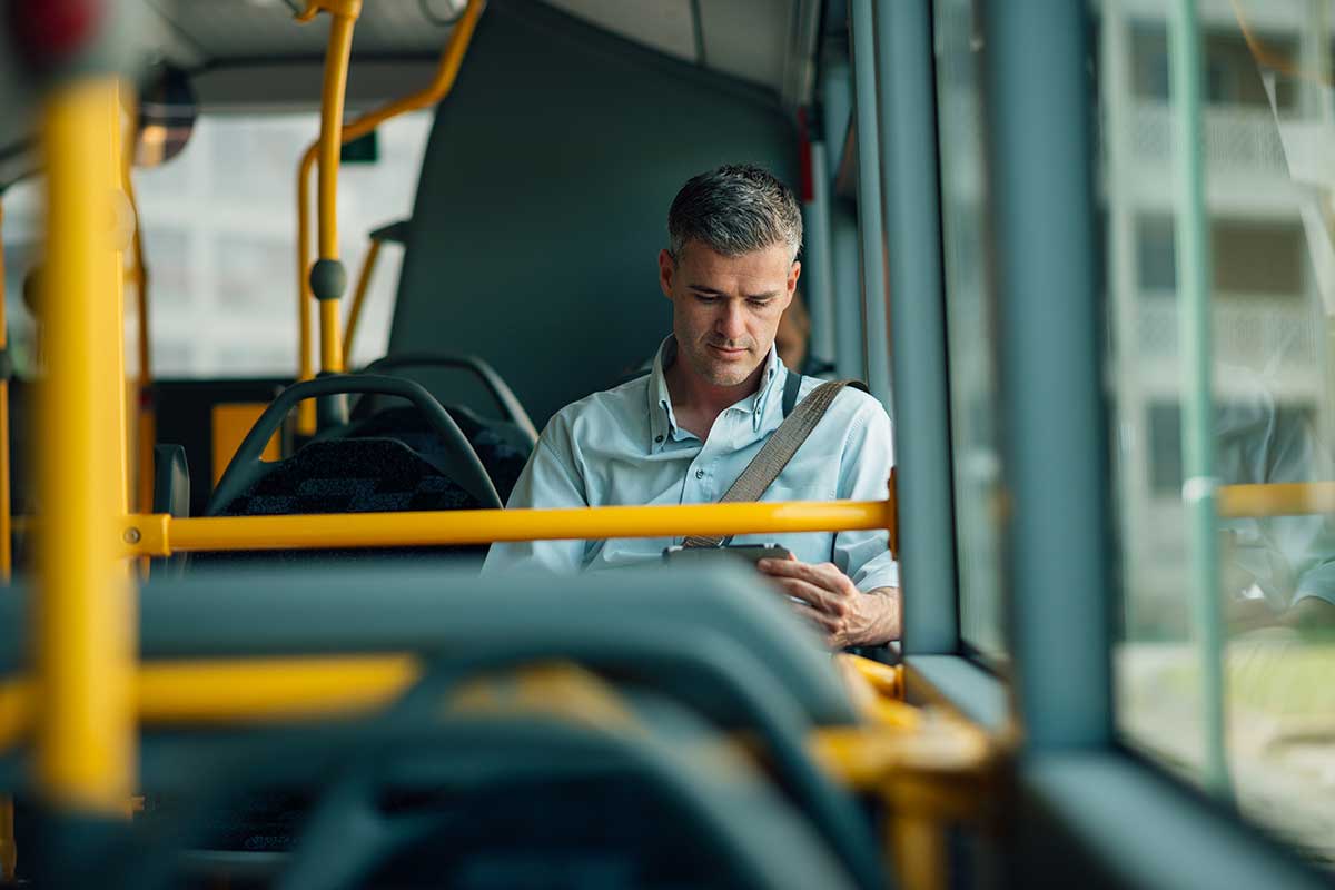 A Roma il primo multato per non aver rispettato le regole che prevedono il green pass base per l'utilizzo dei mezzi di trasporto pubblico locale Super green pass, a Roma il primo multato dopo una corsa sull'autobus