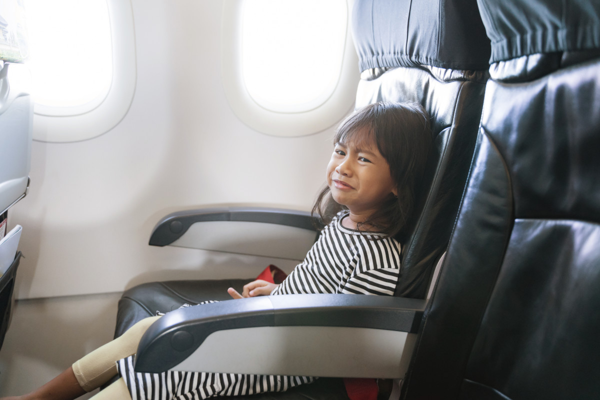 Bambini capricciosi in aereo? L'89% degli italiani vuole voli