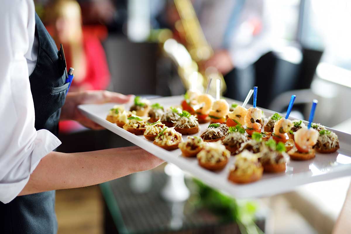 Per i banchetti di matrimonio vale la regola del buffet servito o apparecchiato con cibi monodose Torna la zona gialla, ecco come cambiano le regole anti-contagio