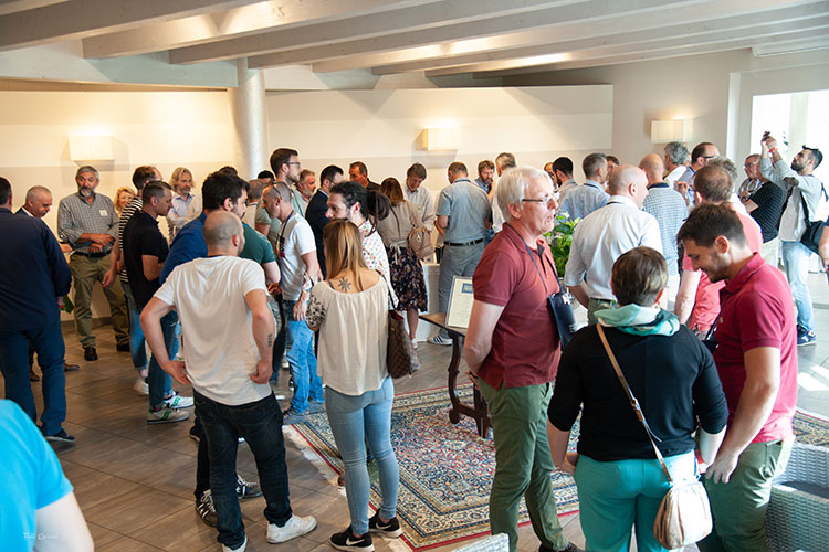 Wine lovers (Bergamo, vini en primeur Comunicazione oltre a qualit&agrave;)