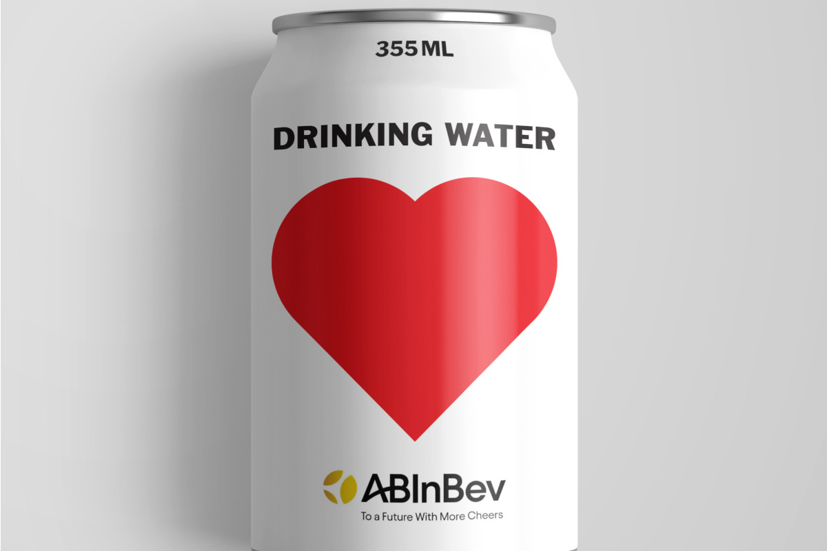 Le lattine d'acqua di Ab InBev  