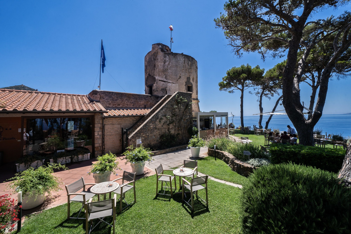 Ospitalità e cultura al Boutique Hotel Torre di Cala Piccola in Toscana