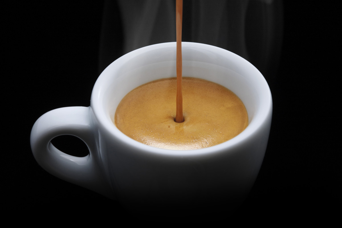 Perché i grandi ristoranti servono ancora caffè mediocre? La crepa che rovina l’esperienza