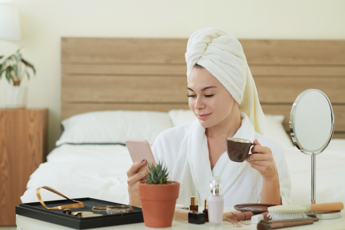 Skincare del viso perfetta? Una tazzina di caffè rallenta l'invecchiamento della pelle