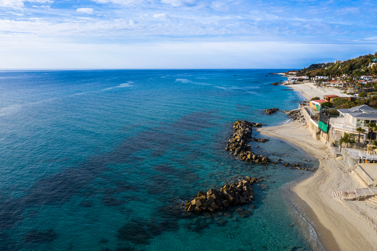 Spiaggia del Tono Calabria, dal mare alla montagna un territorio tutto da scoprire