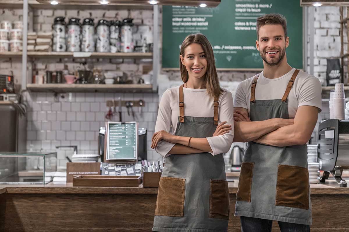 Obbligo di vaccinazione per cuochi e camerieri? Unico modo per una bolla di sicurezza in bar e ristoranti Obbligo vaccinale per il personale Horeca, altrimenti il green pass sarà inutile