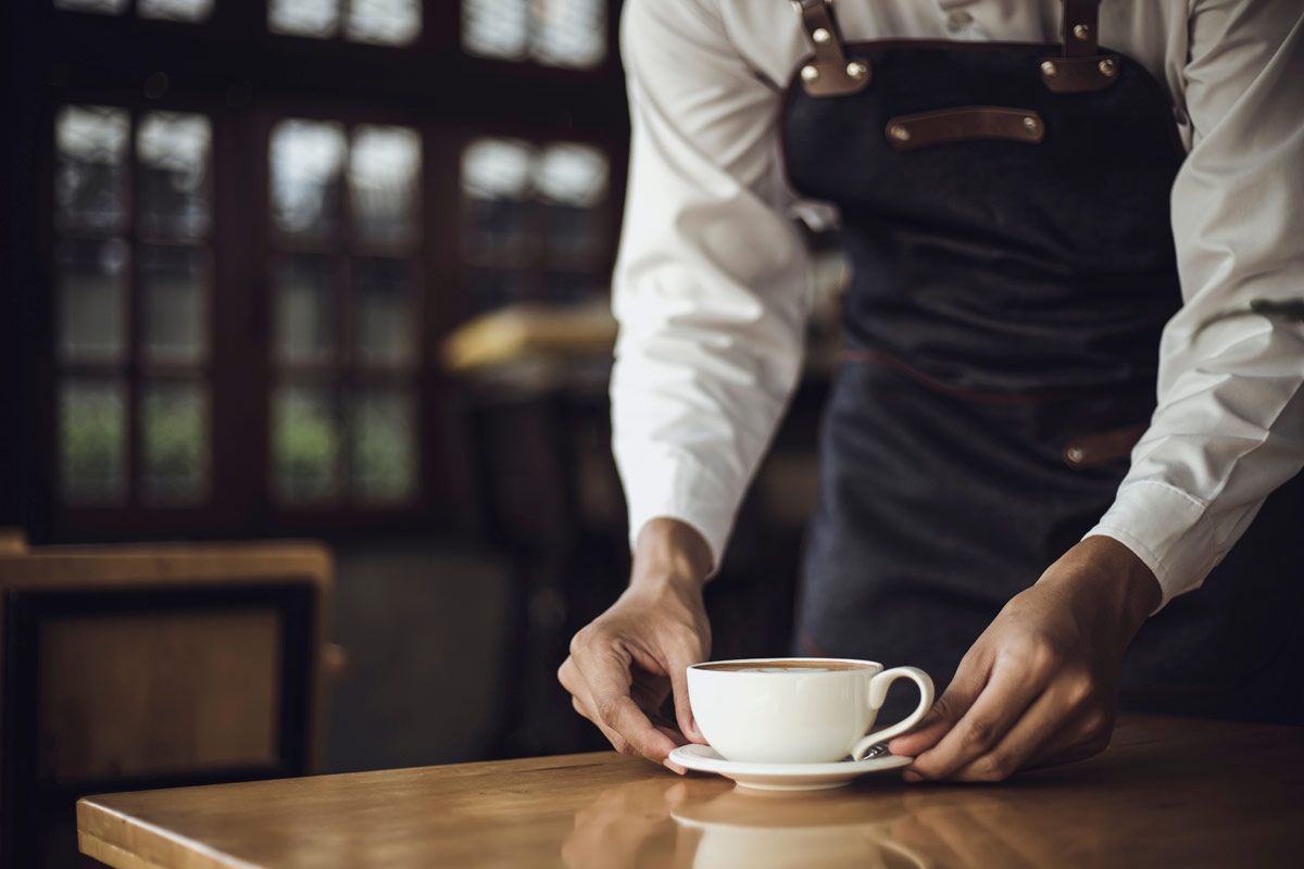 Nessuno è in grado di realizzare a regola d’arte un espresso perfetto o un cappuccino con una splendida decorazione di latte art sopra senza essersi duramente impegnato e allenato prima Caffè - DA FINIRE