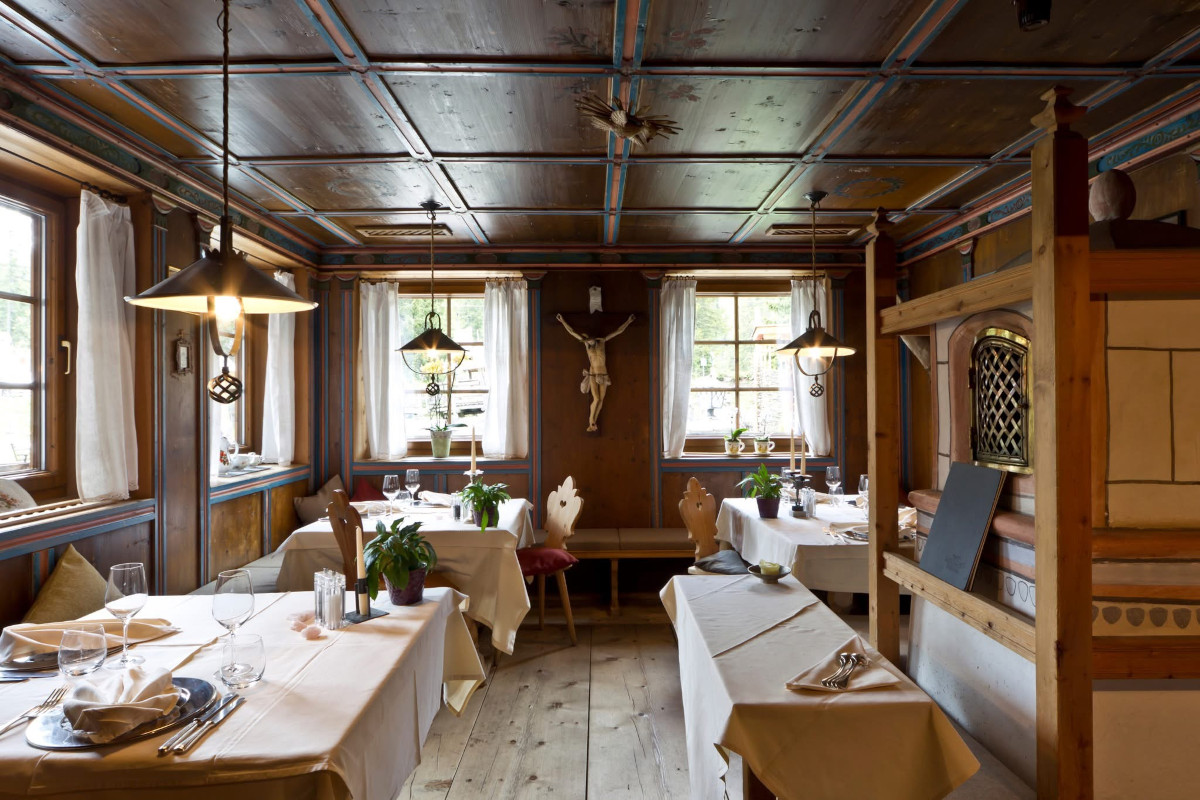 Relax tra gli alberi nelle Dolomiti: l'esperienza unica del Caravan Park Sexten