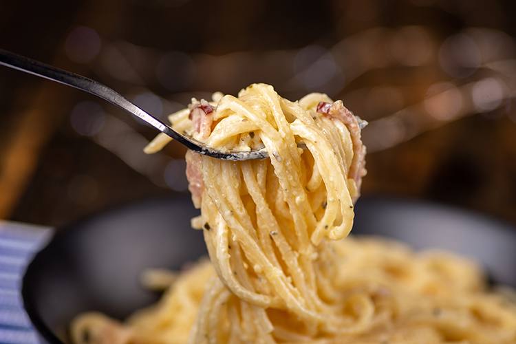 La Carbonara Guanciale, pecorino, pepe e uova La Carbonara si prepara solo così