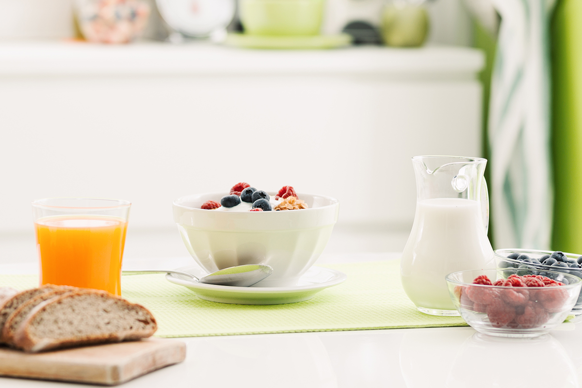 Il caro prezzi colpisce anche la colazione: latte  19%, biscotti  9,8%